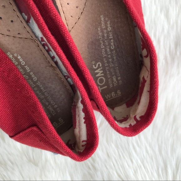 Toms Red Slip-Ons 6.5 - Picture 5 of 5